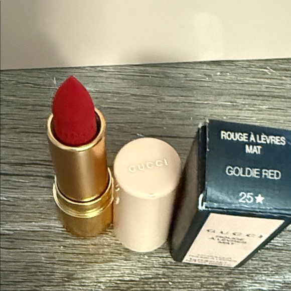 Gucci Rouge A LEVRES Mat Lip Colour - Golden Red - Picture 4 of 6